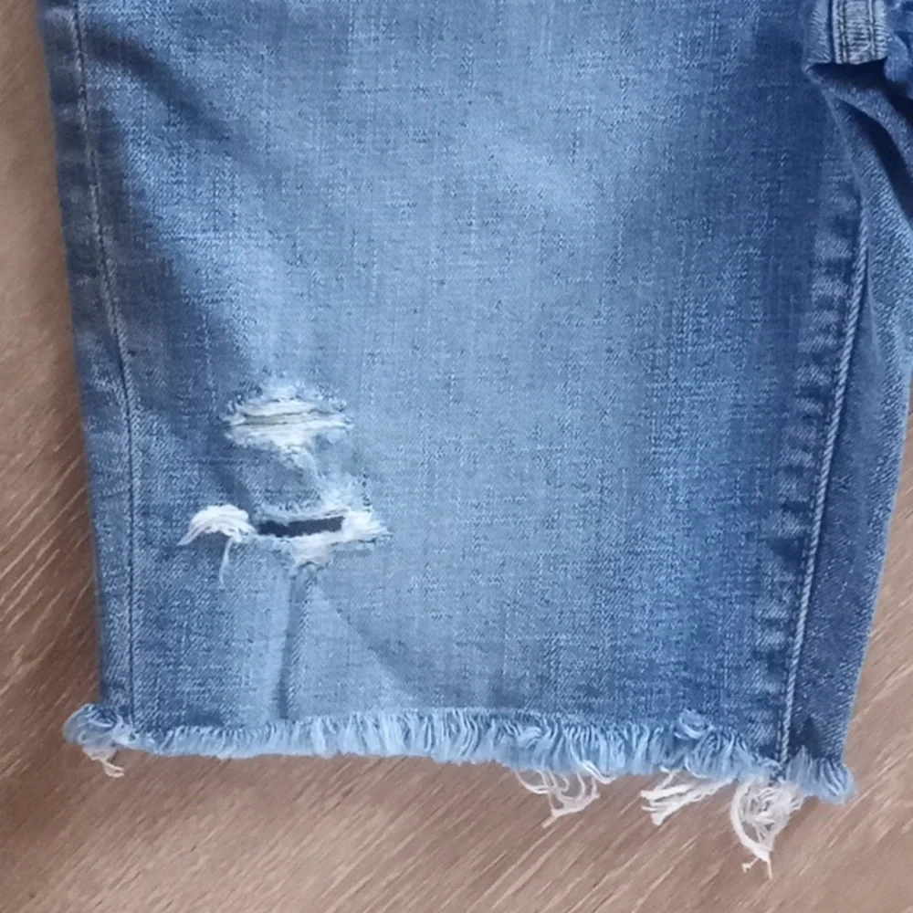 Gap Bermuda Short Hi Rise Denim Distressed Five Pocket Jean Raw Hem - Picture 2 of 9